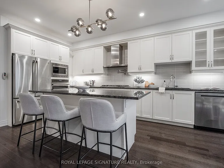 14 Queen Mary Ct — Photo 3