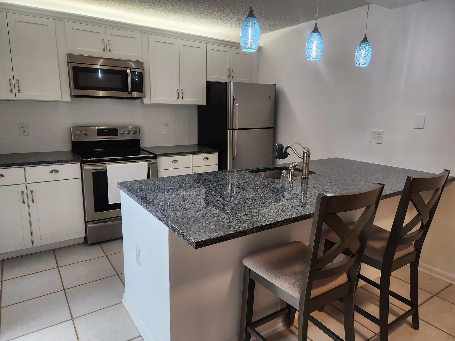 2 bed, 2.5 bath, 1236 sqft, $3,400 — Photo 4