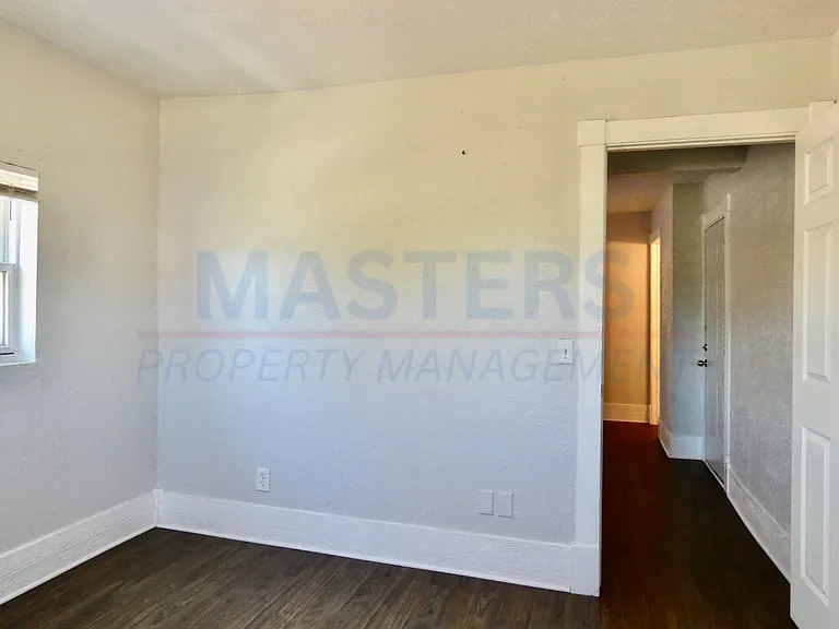 420 Barker St — Photo 7