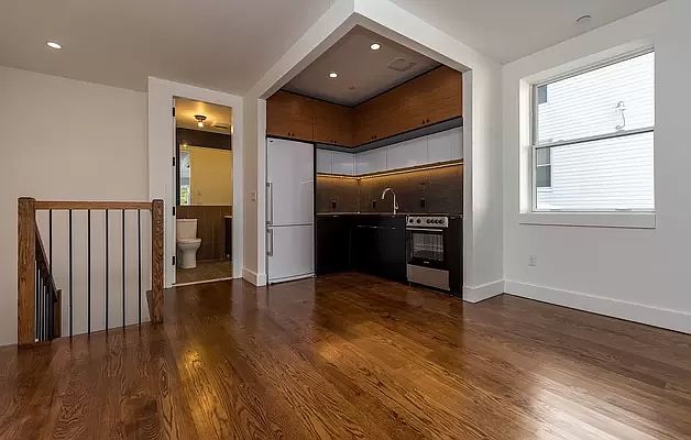 1st image of 159 Winthrop St #1