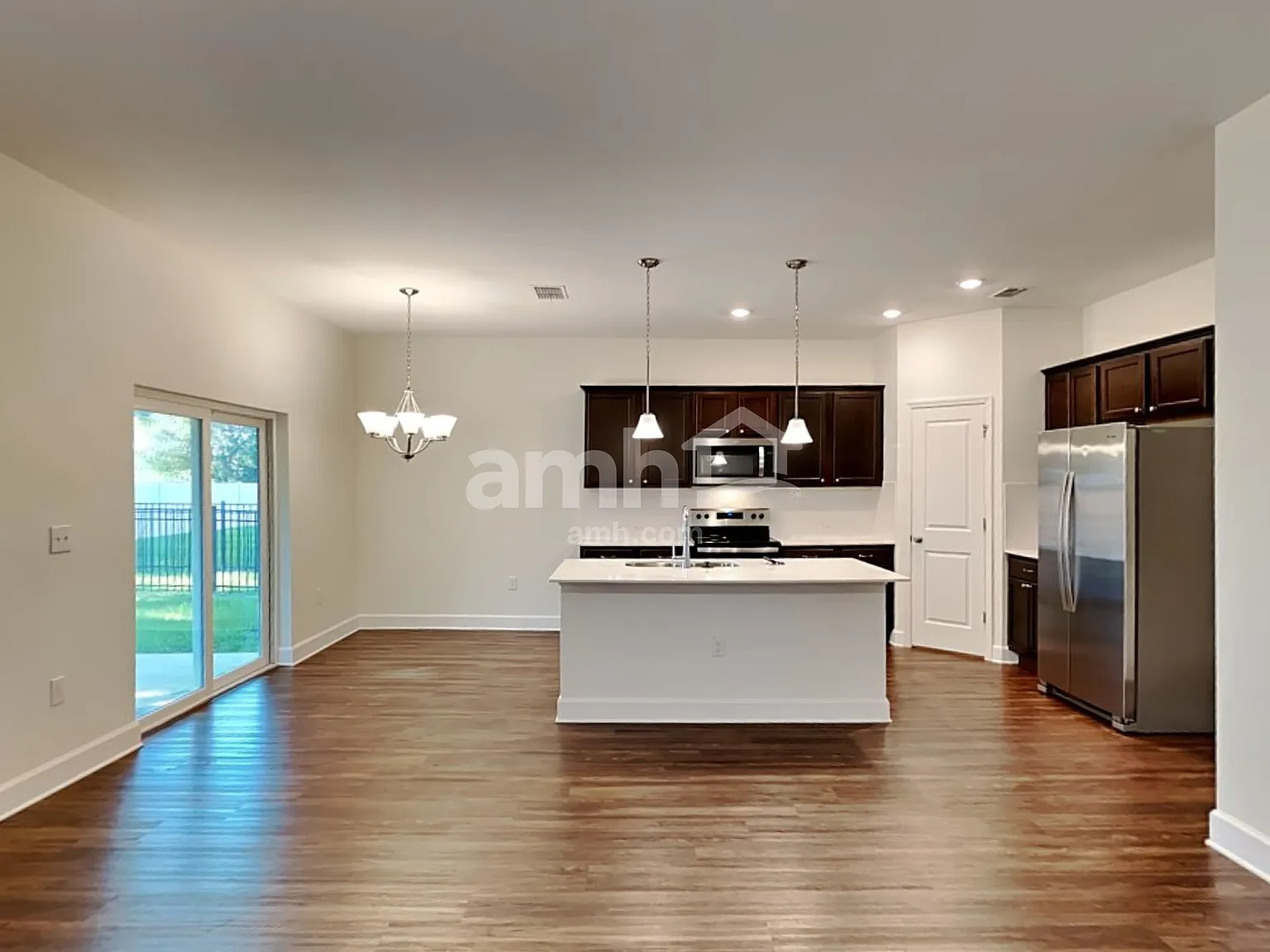 4 bed, 2.5 bath, 2297 sqft, $2,740 — Photo 4