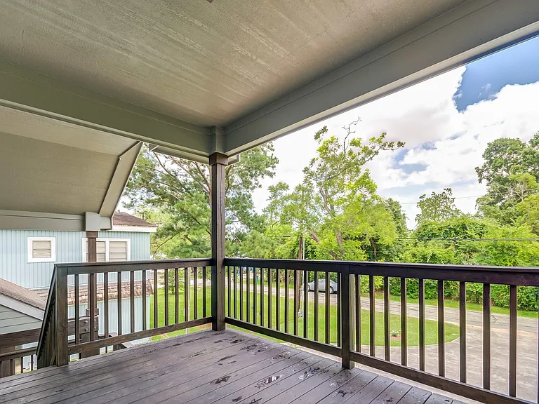 1009 Bryan Ave — Photo 6