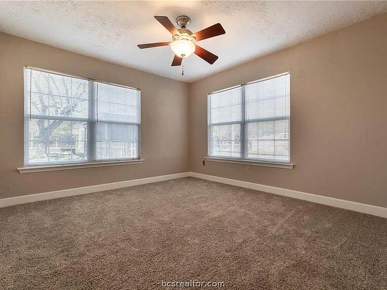 704 Edgemore Dr — Photo 24