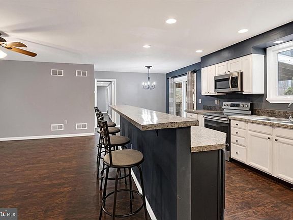 4th image of 25 Timber Ridge Rd