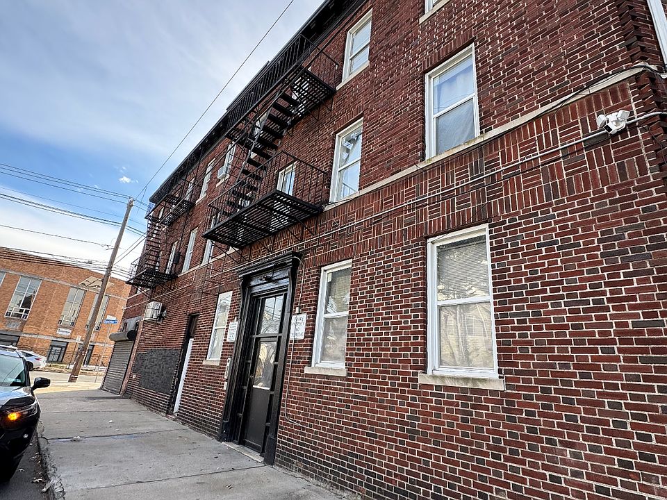 Building Photo 4