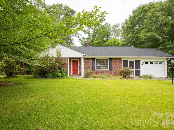 502 Gillsbrook Rd, Lancaster, SC 29720