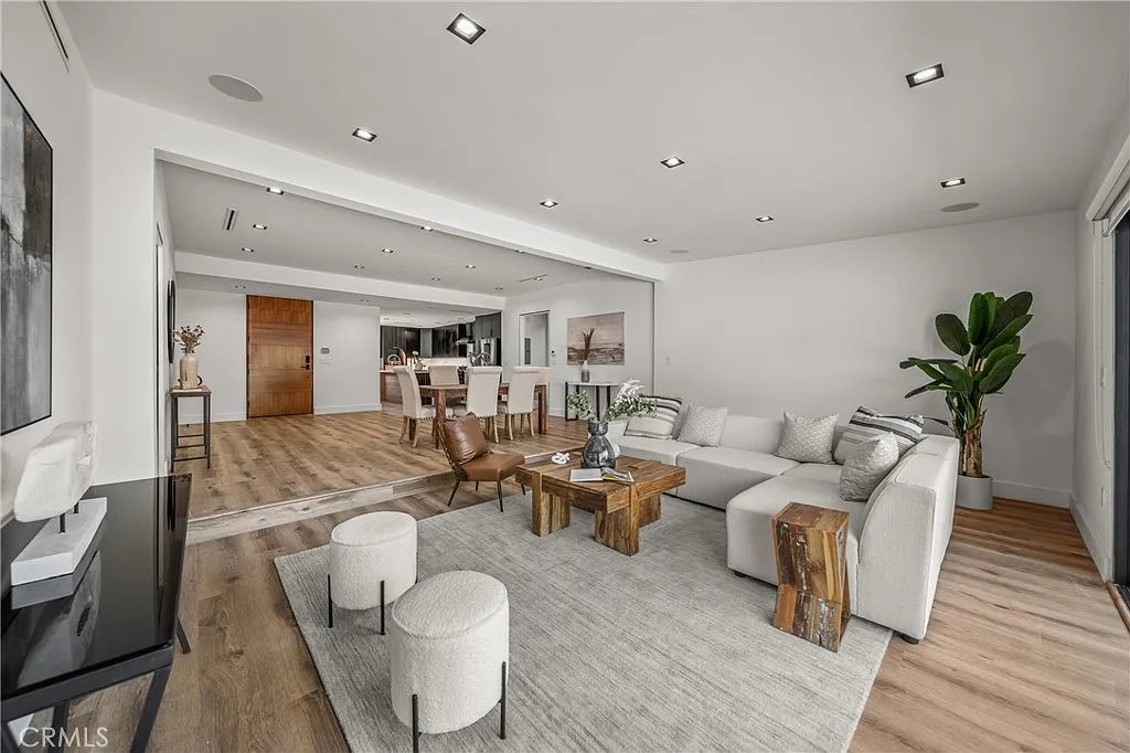 5 bed, 4.5 bath, 3400 sqft, $14,500 — Photo 4
