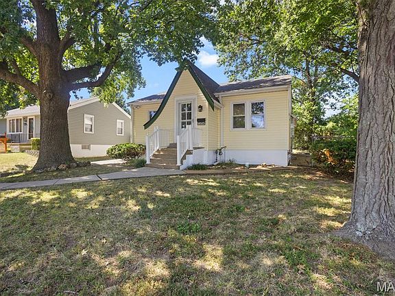 3rd image of 9525 Brenda Ave
