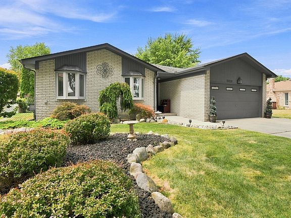 3rd image of 35319 Maureen Dr