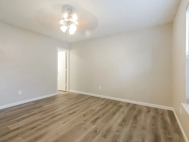 933 Lemontree Dr — Photo 13