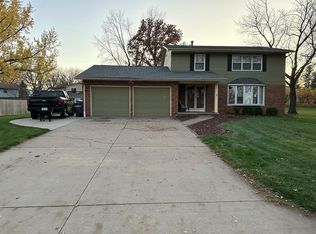 5109 Coachman Rd, Bettendorf, IA 52722