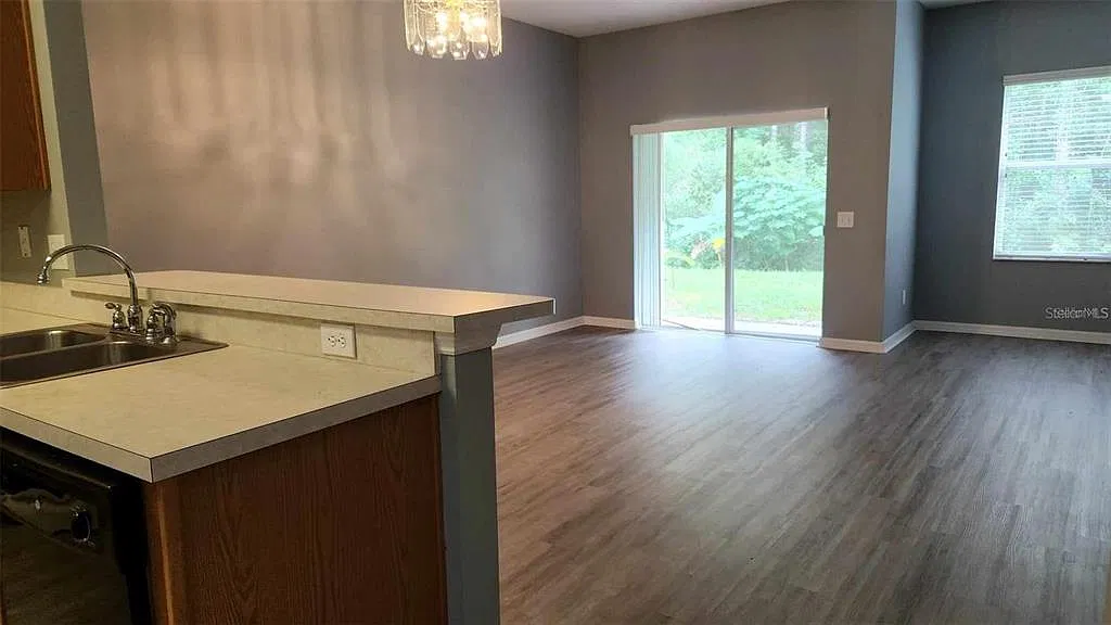 3 bed, 2.5 bath, 1572 sqft, $2,500 — Photo 3