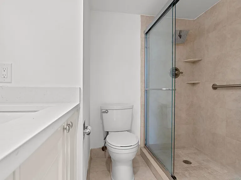 2044 Hythe Pl #C — Photo 13