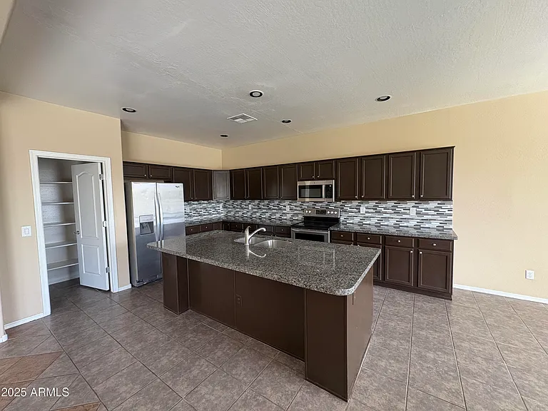 2703 E Zion Way — Photo 5