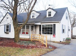 160 Lynnwood Ln, Brookfield, WI 53005