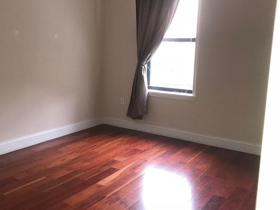 2nd image of 2024 Bainbridge St #2F