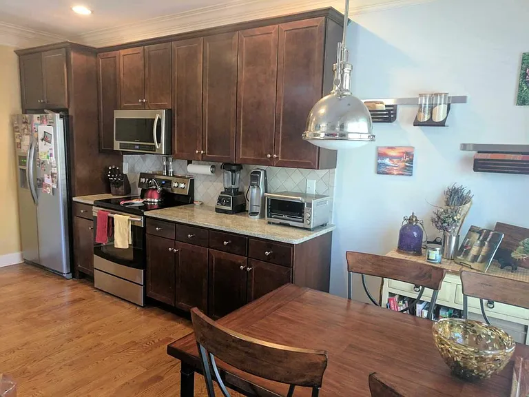 Kitchen & breakfast nook