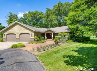 6514 Creekwood Dr, Holland, MI 49423