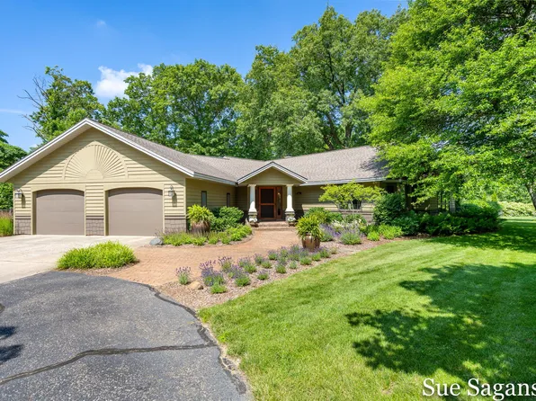 6514 Creekwood Dr, Holland, MI 49423