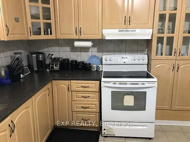 46 Autumn Blvd — Photo 6