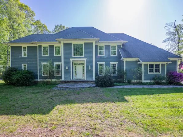 34 Hunters Crossing, Burlington, CT 06013