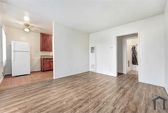 8451 S Normandie Ave #3 — Photo 5