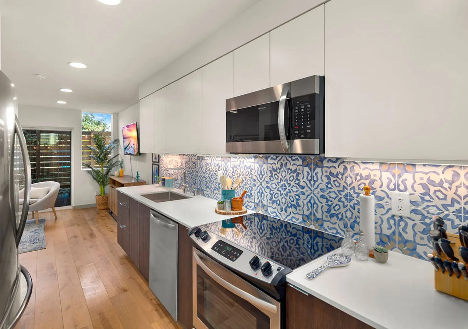 Modern Beacon Hill Townhome | Rooftop Deck with City Views — Photo 3