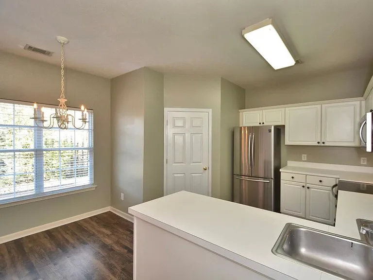 209 Lenox Ln — Photo 16