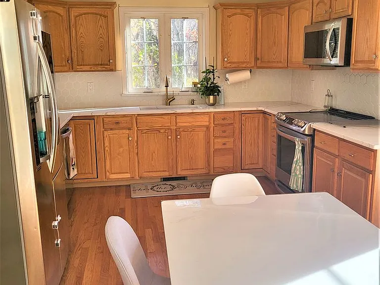 21 Hines Rd — Photo 4