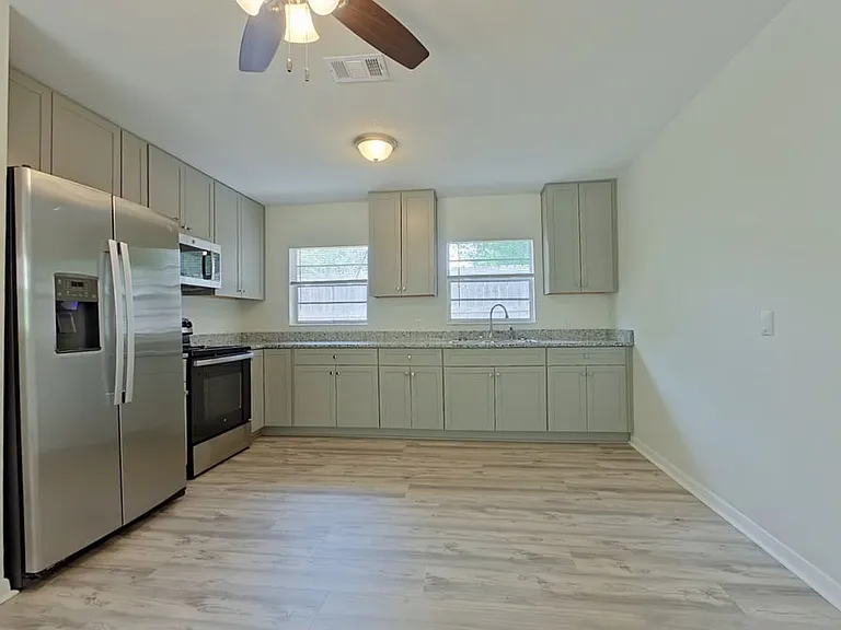 235 Beulah St #16 — Photo 5