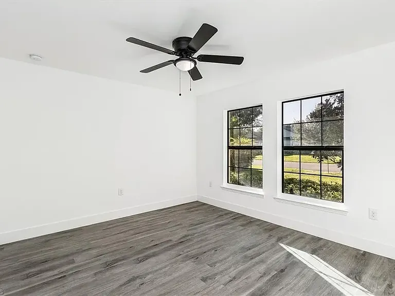 306 Shadow Lakes Dr — Photo 3
