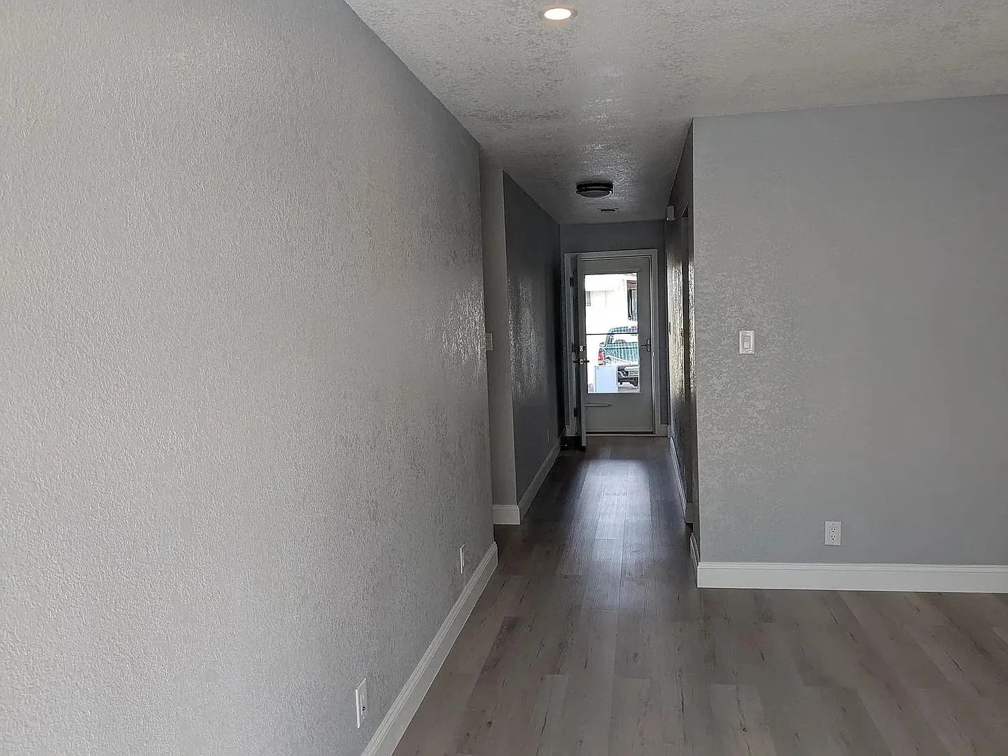 Beautiful 4 Bedroom Home with Fenced Yard & Incredible View — Photo 4