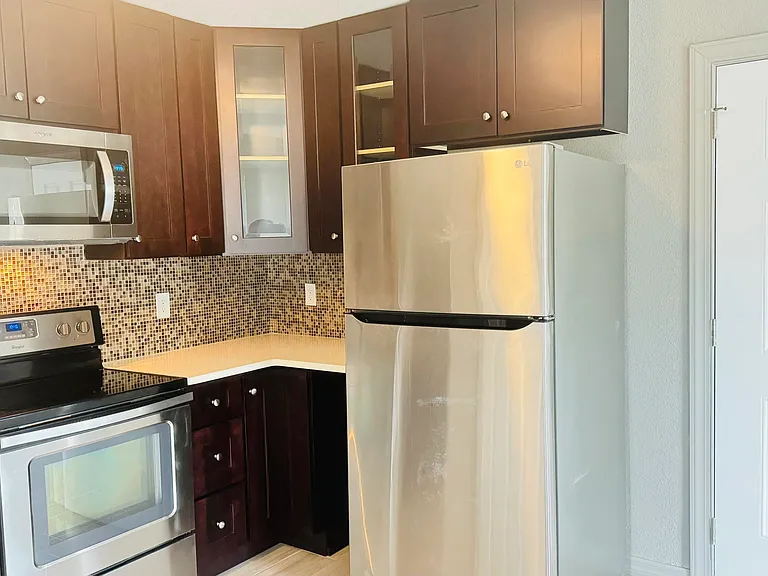 71 Rockefeller Dr #A — Photo 8