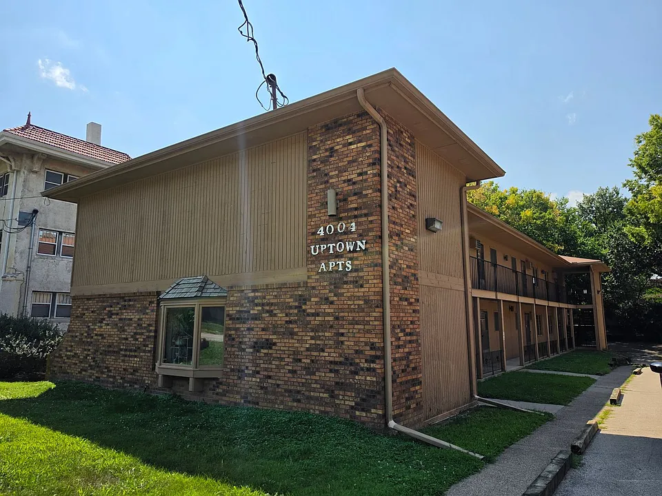 4004 University