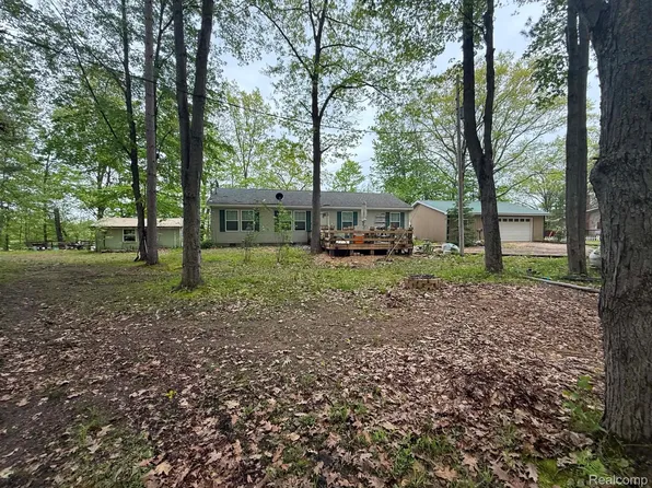 5994 N Lake Sanford Rd, Sanford, MI 48657