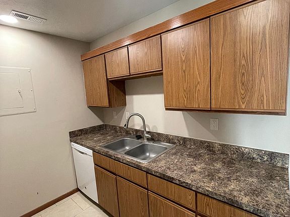2nd image of 5011 Emerald Dr #1