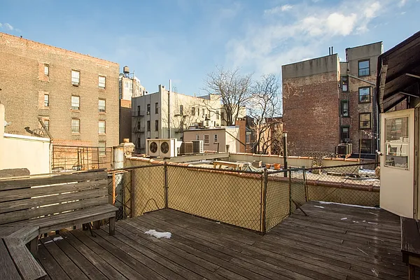 Rented by MNS | media 18