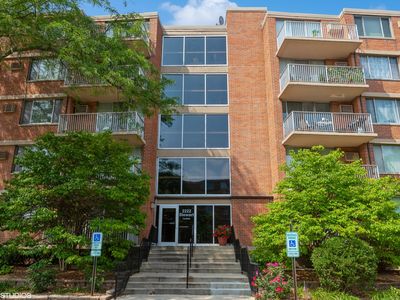2222 S Stewart Ave APT 2L, Lombard, IL, 60148
