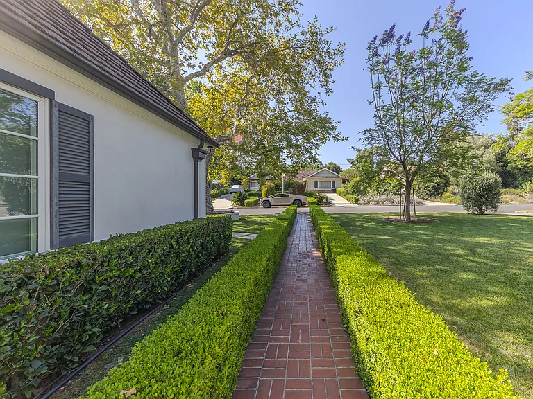 2150 S El Molino Ave — Photo 56