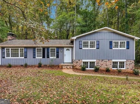 1665 Dogwood Ln, Acworth, GA 30102