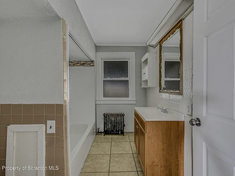 301 N Bromley Ave #1 — Photo 9