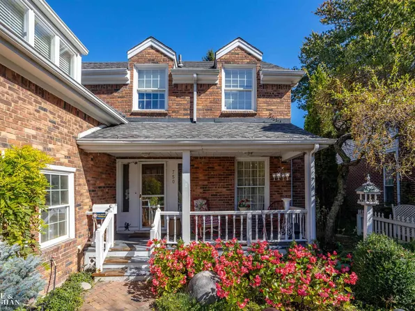 750 University Pl, Grosse Pointe, MI 48230
