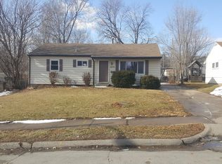 3208 S 39th St, Omaha, NE 68105