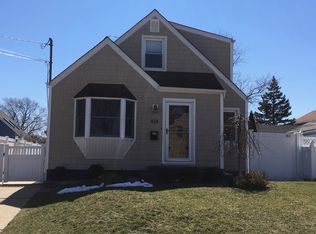 410 Clive Pl, Oceanside, NY 11572