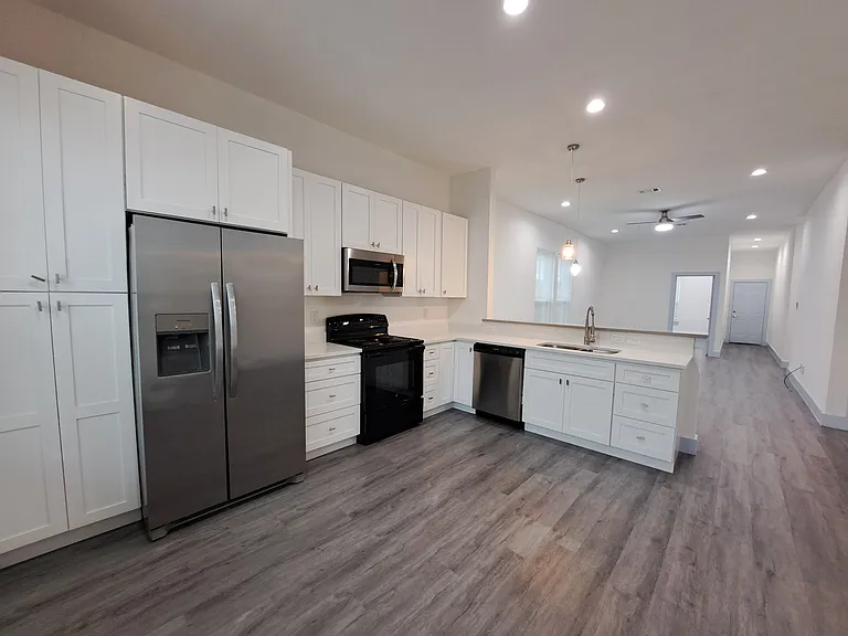 3243 Noor St — Photo 4