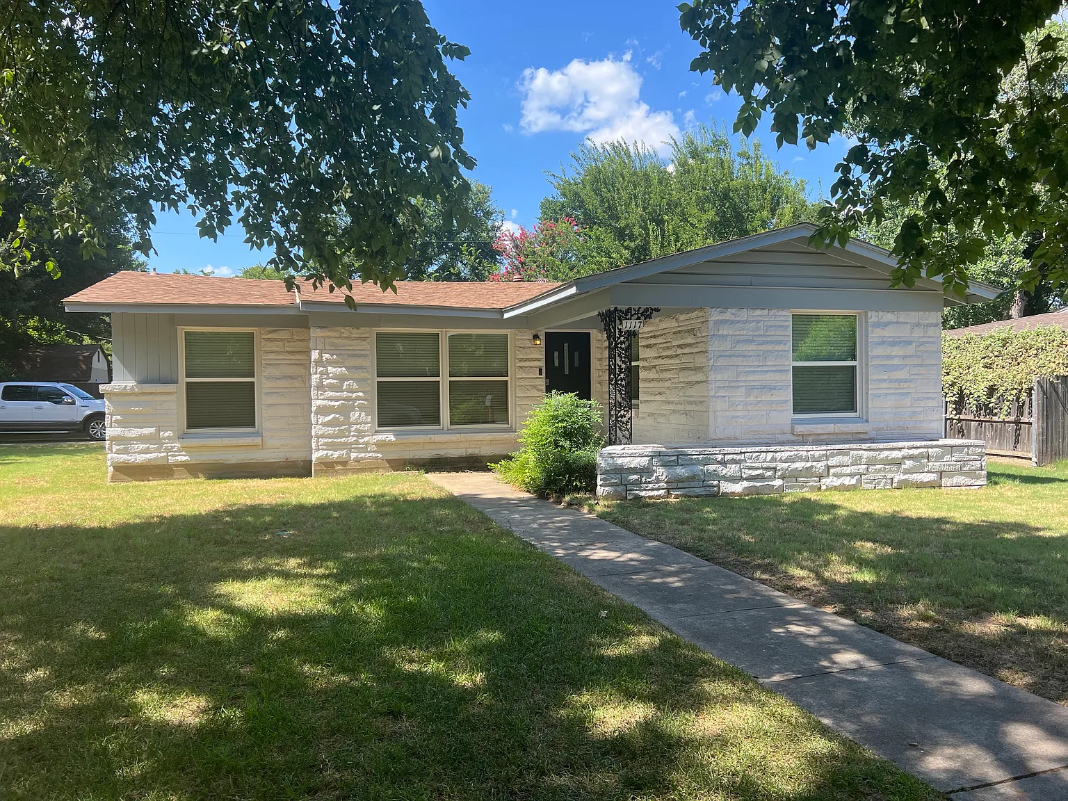 3 bed, 1606 sqft, $2,495 — Photo 3