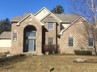 8390 Eastway Dr, White Lake, MI 48386