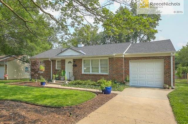 NICELY LANDSCAPED FRONT YARD