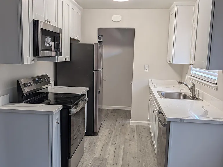 1110 White Dr — Photo 4
