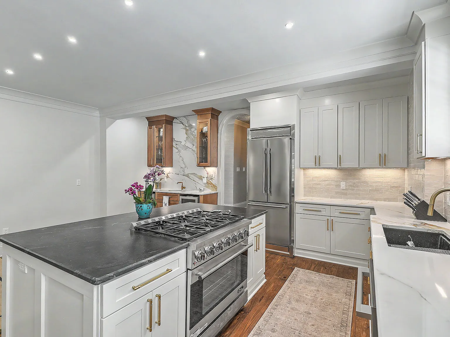 4 bed, 3.5 bath, 2236 sqft, $10,000 — Photo 2